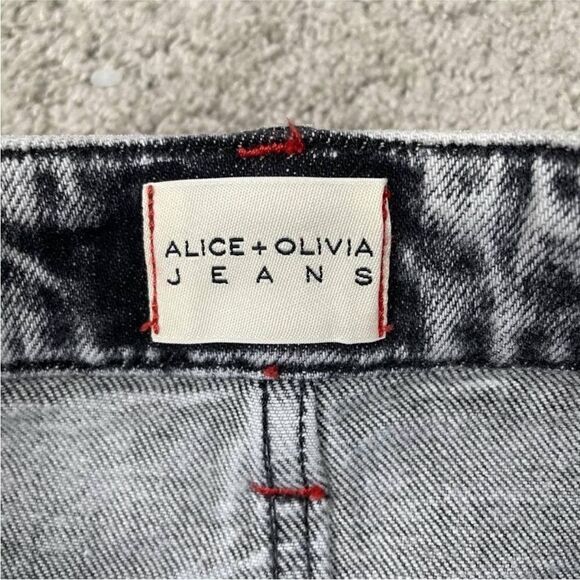 ALICE + OLIVIA NWT Raw-Edge Trim Mini Skirt
Washed Denim Size 24 (0) - Picture 9 of 14